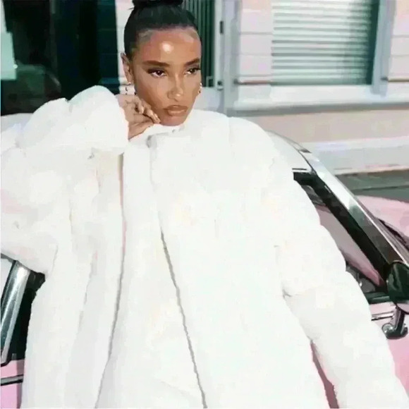 PrettyLittleThing Faux Fur Bubble Coat Cream Ivory Oversized Women’s Size 12 - Picture 4 of 11